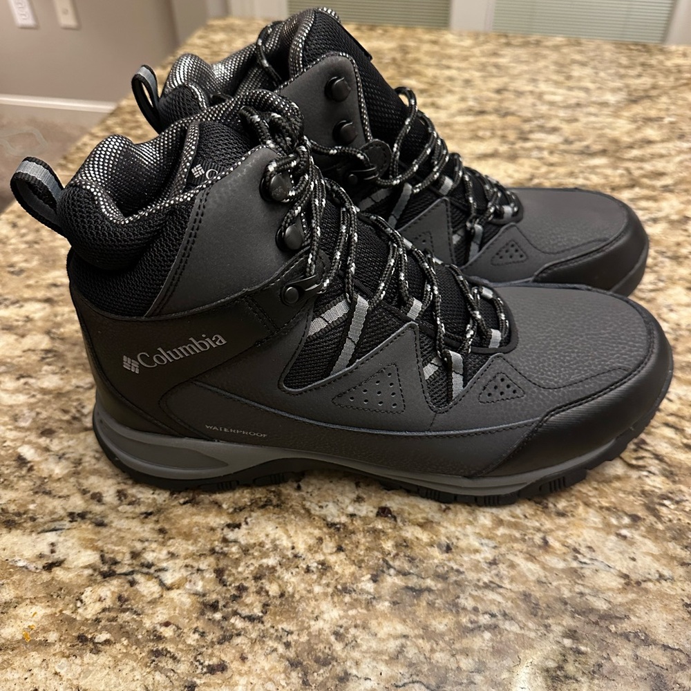 Columbia Black and Gray Rain and Snow Boots with Ankle Support and Sturdy Sole